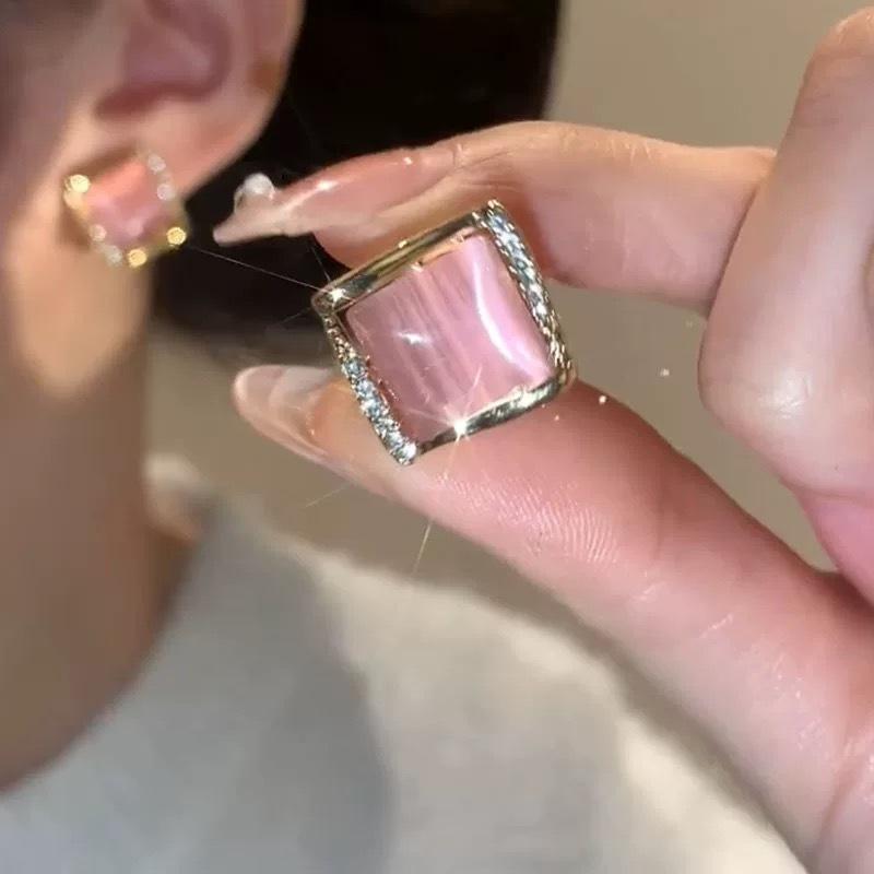 

Pink square opal rhombus stud earrings Korean simple micro-diamond earrings popular temperament earrings versatile