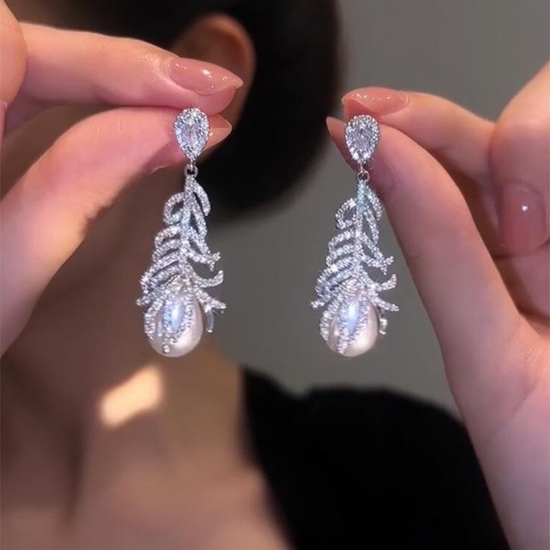 Silver Needle Pearl Stud Earrings with Cubic Zirconia Leaf Pendant - Fashionable, Luxurious, and Exquisite Design