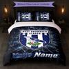 Set Biancheria da Letto Personalizzato West Bromwich Albion FC con Nome Testo 1 Copripiumino + 2 Federe Logo Calcio Regalo Personalizzato per Occasioni Speciali Decorazione Camera da Letto