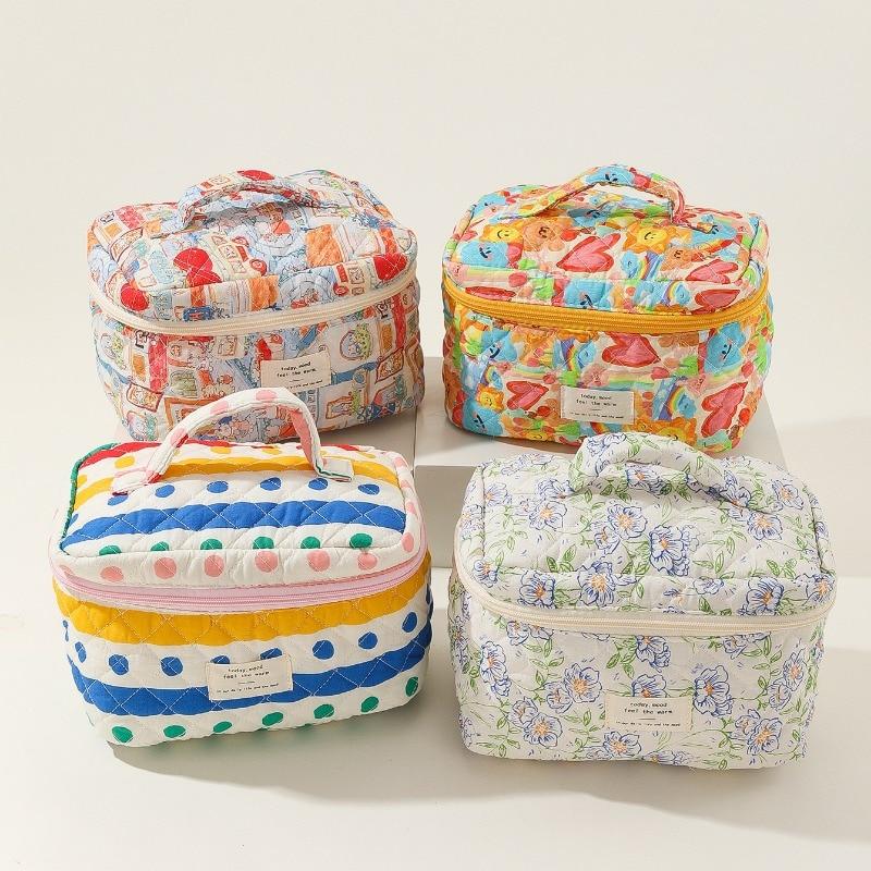 

Женский чехол для макияжа с рисунком кролика и цветком, большая емкость, туалетные принадлежности, средства по уходу за кожей, органайзер для макияжа, дорожная сумка для стирки и хранения