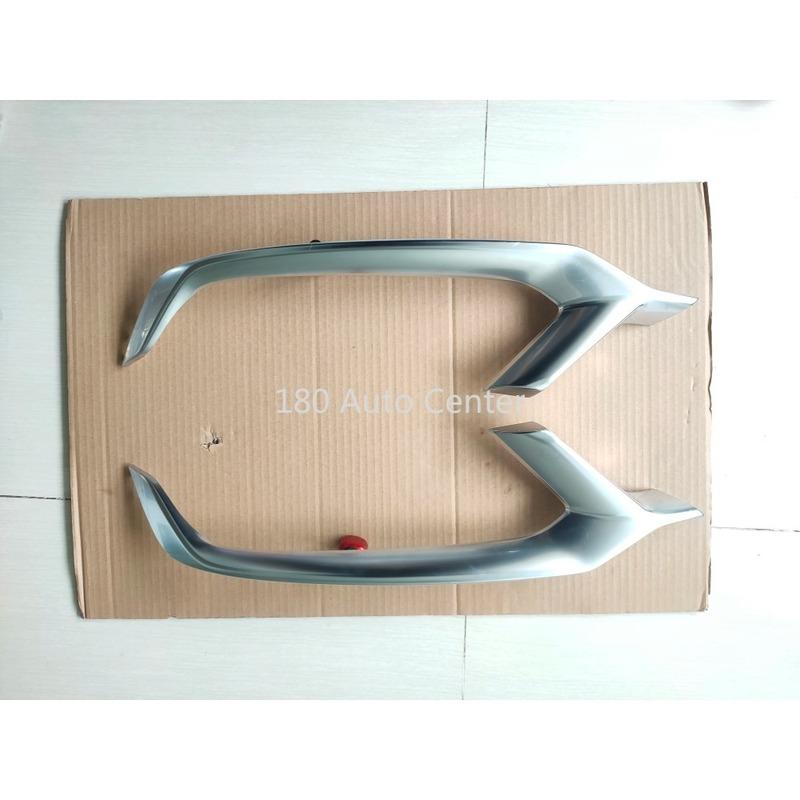 - Models GEELY Coolray Headlight Bright Strip Front Grille ABS Silver Trim