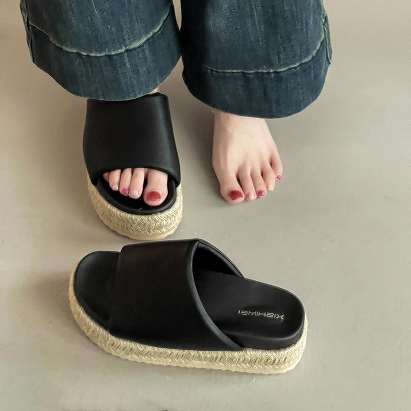 Fashion and versatile casual thick-soled one-word drag women's summer retro design feels comfortable and wears flat-soled cool slippers women's shoes