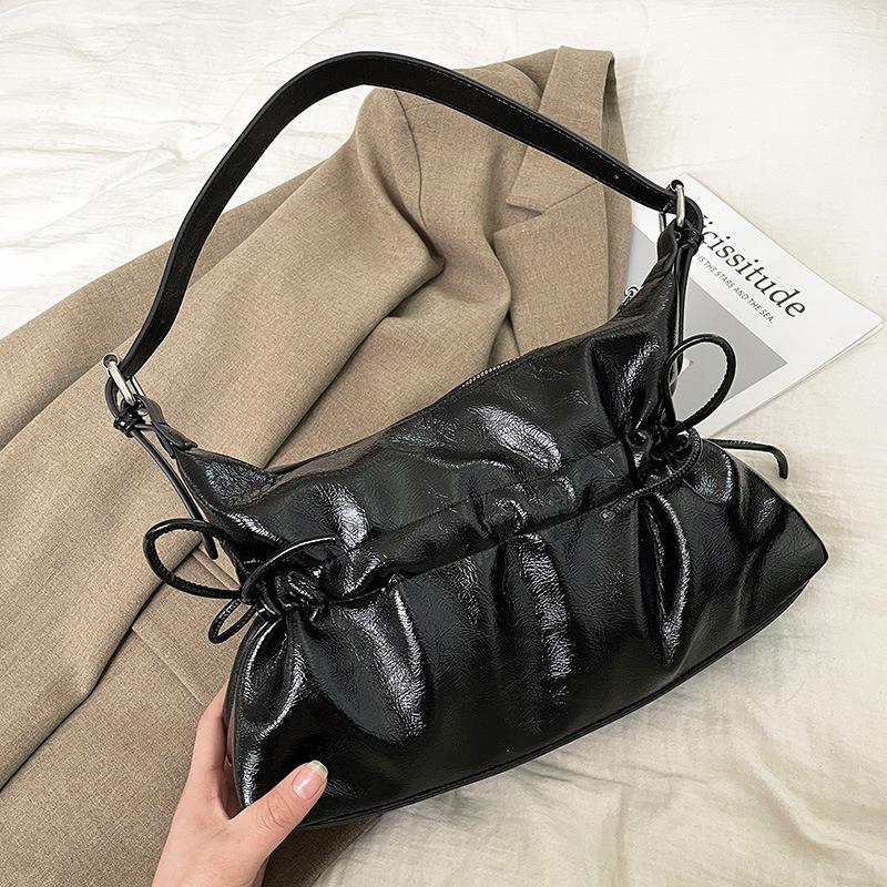 

Повседневная простая нишевая сумка, сумка-багет для通勤, подмышечная сумка, женская весенняя новая модная трендовая сумка-тоут через плечо чёрный