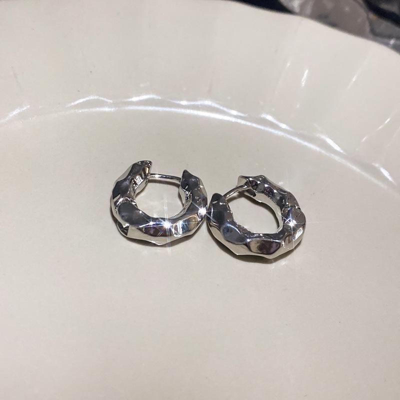 

Высококлассные серебряные геометрические круглые серьги - Элегантные и простые для повседневного стиля