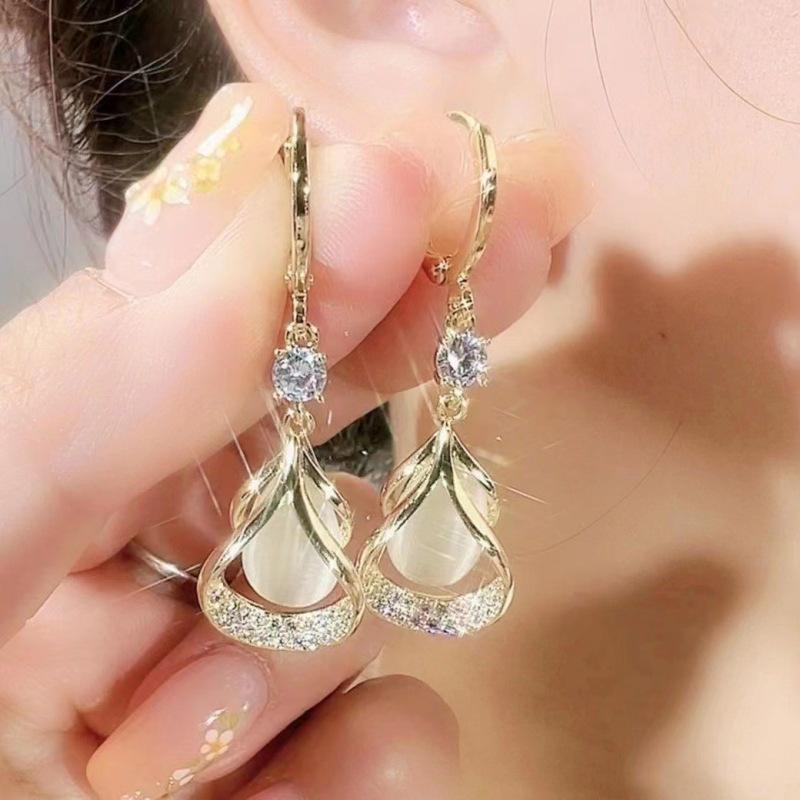 S925 Silver Teardrop Pearl Zircon Stud Earrings: Elegant Women's Fashion