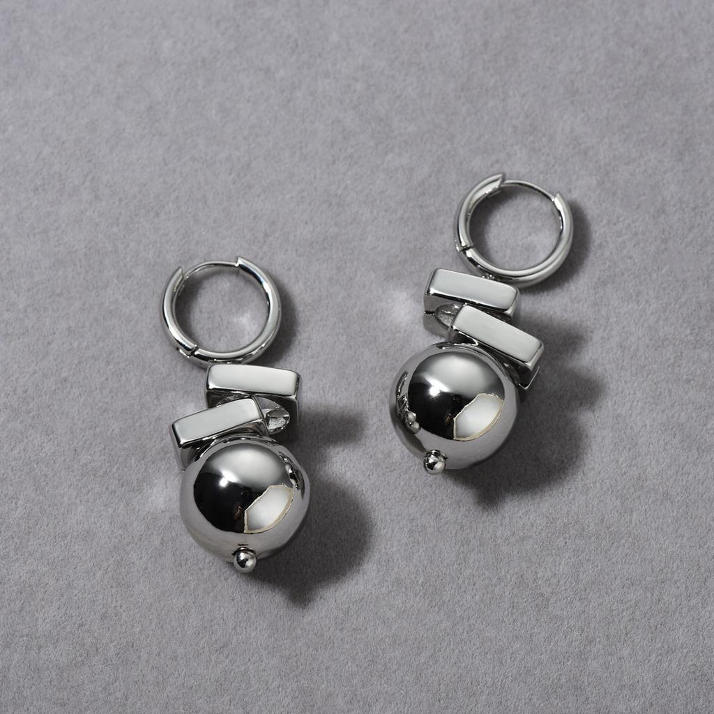 Niche High-End Silver Metal Cold Wind Geometry Spherical Pendant Ear Buckle Fashionable Commuter Must-Enter Earrings