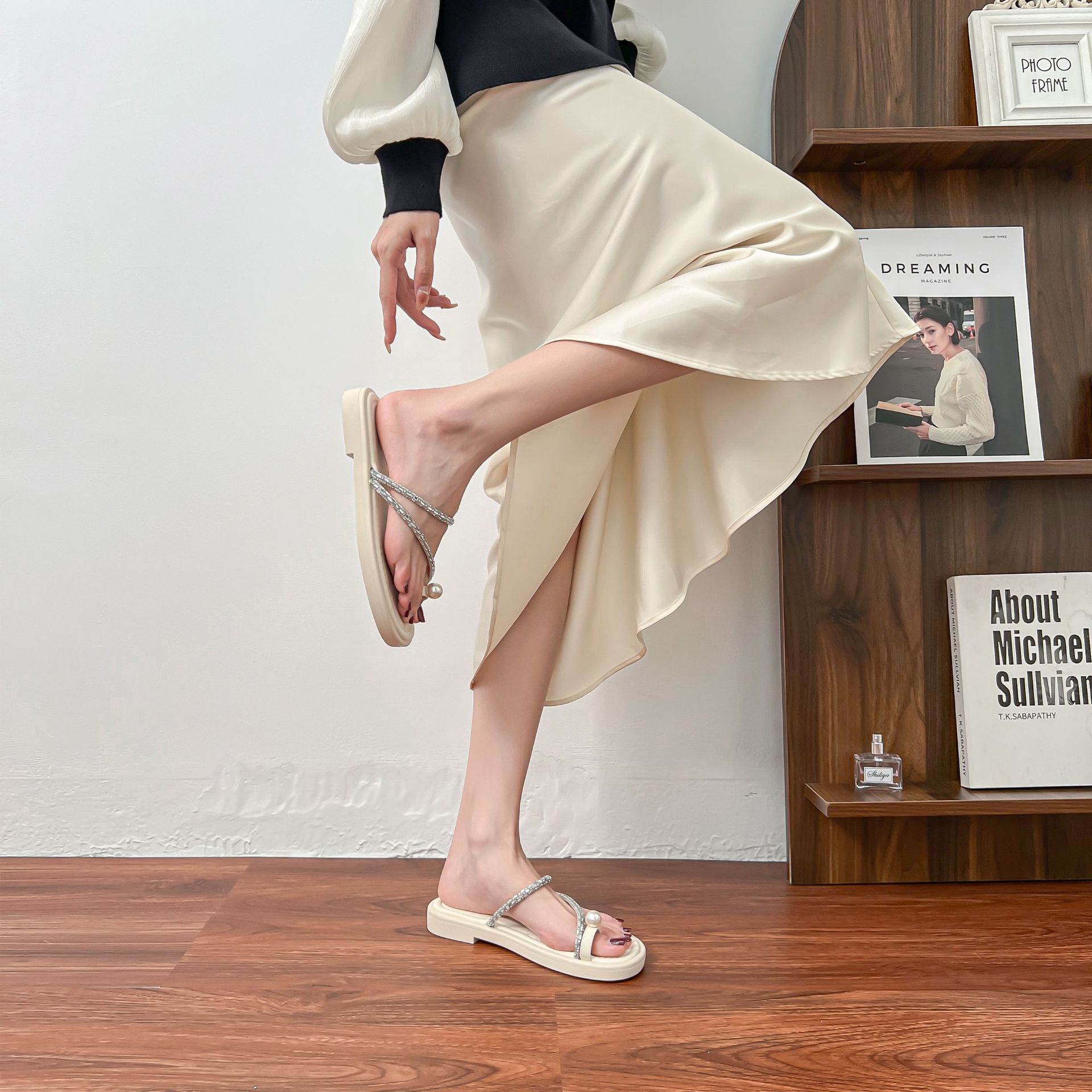 

Yuanli Tong Cool Slippers Women s - Pearl Puffs~ Rhinestone Set Toes Casual Exquisite Flat Bottom Sandals Women s Slippers Outer Wear Summer 35