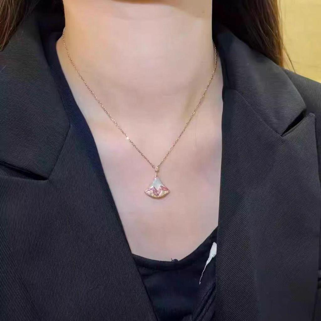 Gradient Pink Diamond & Mother-of-Pearl Fan Necklace: A Chic Qixi Gift for Her