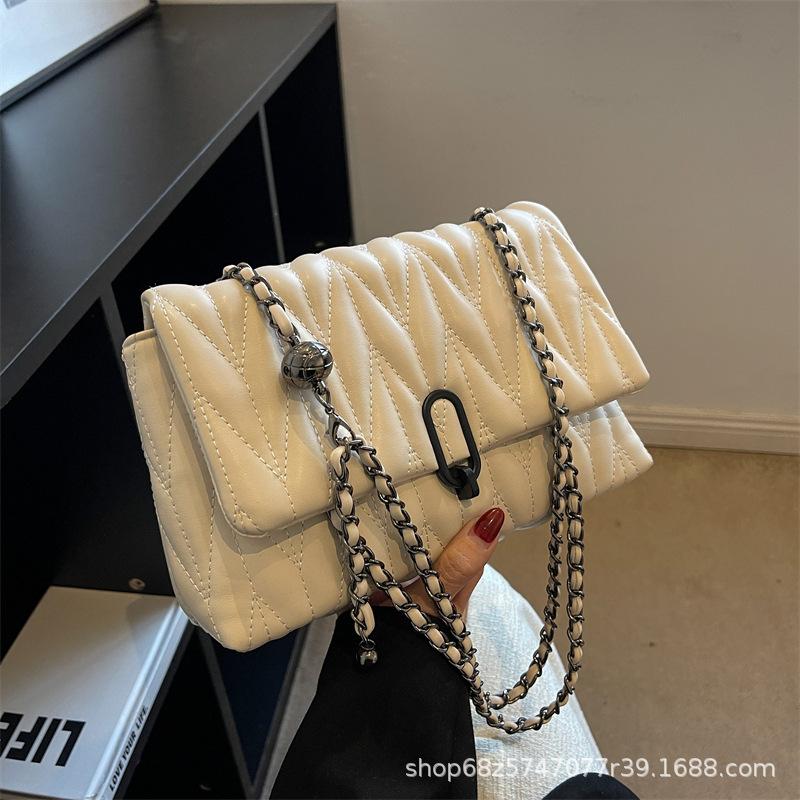 

Premium sense bag women s 2025 new trendy rhombus fashion texture shoulder bag Internet celebrity foreign style niche messenger women s bag белый