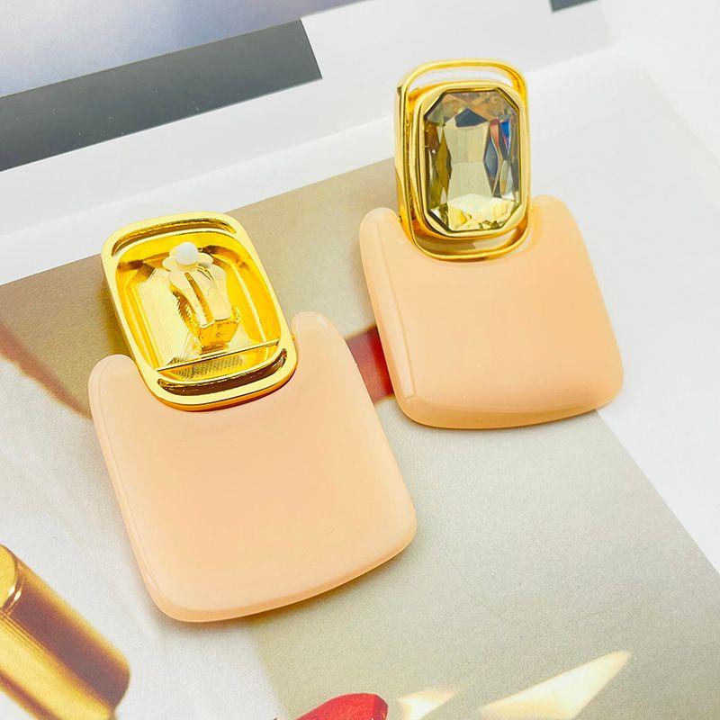 

Мода Новое поступление Преувеличенные металлические квадратные серьги Женские Ян Шулинь Сун Цзя Ли Юйчунь Тот же стиль Серьги-капли Серьги Тренд Pair of pink ear clips