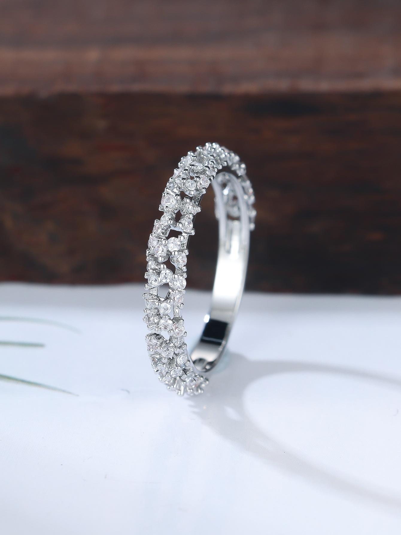 wih new white K round white diamond hollow pattern simple personalized ring no. 6
