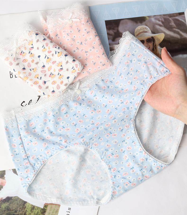 Spodní prádlo třídy A Vysoce elastické antibakteriální kalhotky se středním pasem pro ženy Květinové kalhotky s krajkovým potiskem Pohodlné prodyšné kalhotky