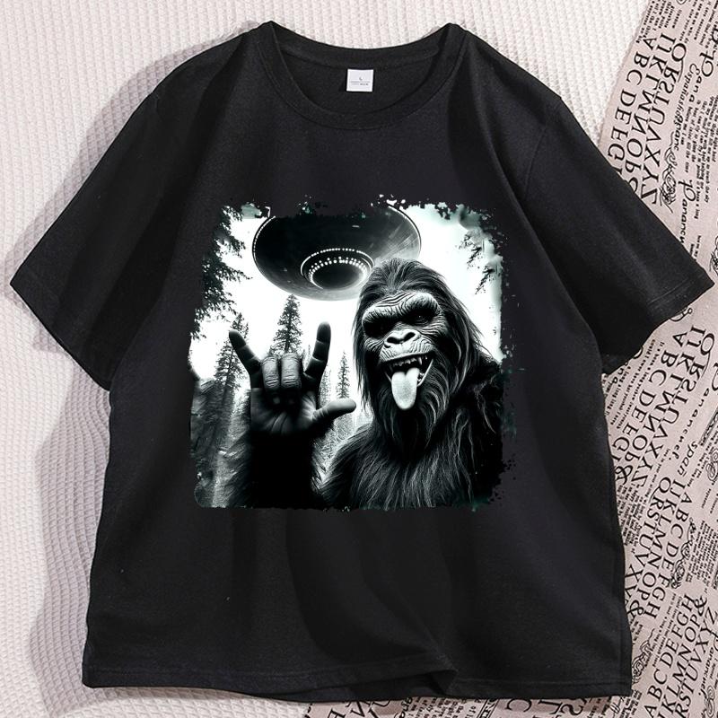 Bigfoot UFO T Shirt Men Women Funny Alien Tshirt Casual Cotton Short Sleeve Adult Humor Tshirt Cool Streetwear Clothes