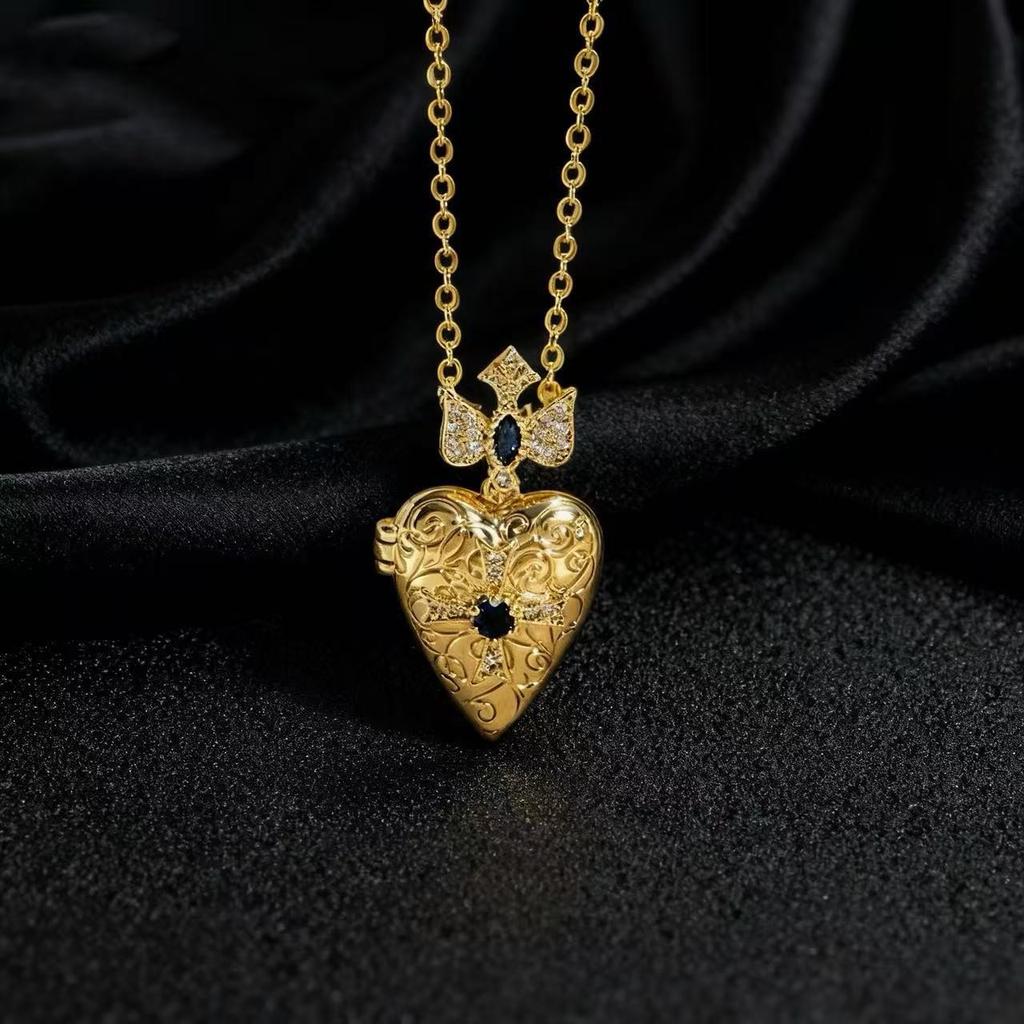 Metal Heart Crown Collarbone Necklace Hip Hop Pendant Necklace For Women Luxury Chain Accessory