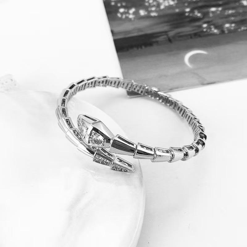 2026 Full Diamond Snake Bone Bracelet Halo Elastic Snake Open Head and Tail Diamond Bracelet Ladies 18CM