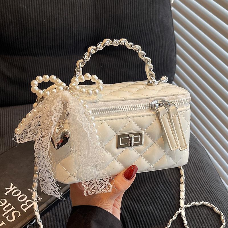 Xiaoxiangfeng exquisite and sweet diamond portable box bag popular versatile Korean women's commuter style versatile messenger bag