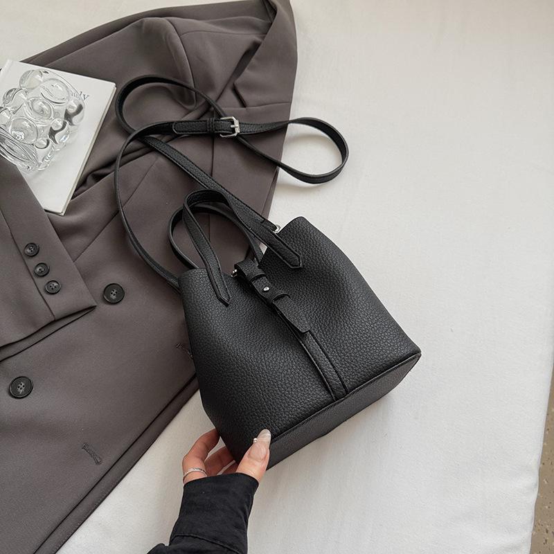 Niche Simple Portable Vegetable Basket Bag Women's 2025 Autumn New Commuter Large-capacity Shoulder Crossbody Bucket Bag