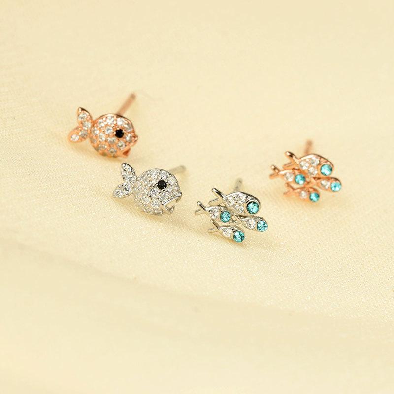 Boucles d'oreilles Petit Poisson Entièrement Diamant Design Asymétrique Boucles d'oreilles Mignonnes Tendance pour Femmes