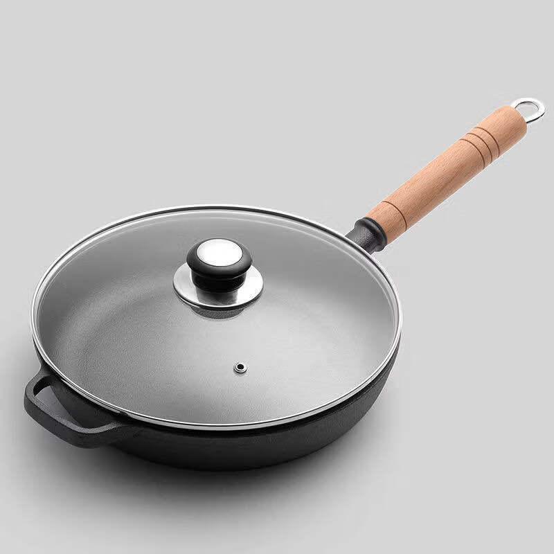 Чугунная сковорода с деревянной ручкой и стеклянной крышкой