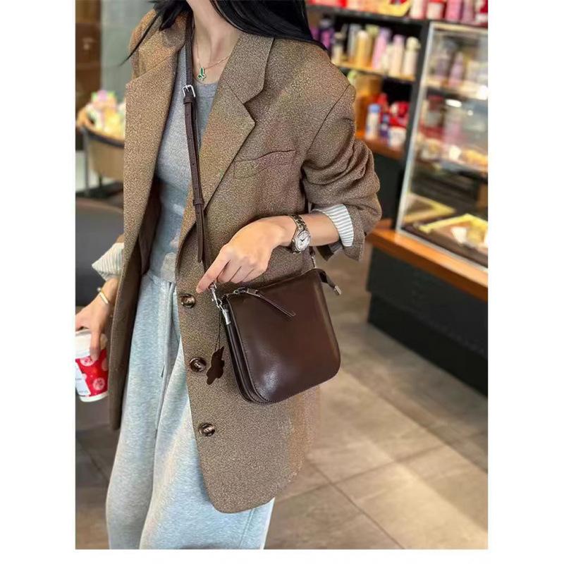 Mobile phone bag, women's spring and summer new soft leather women's bag, messenger bag, bucket bag, shoulder bag, armpit bag.