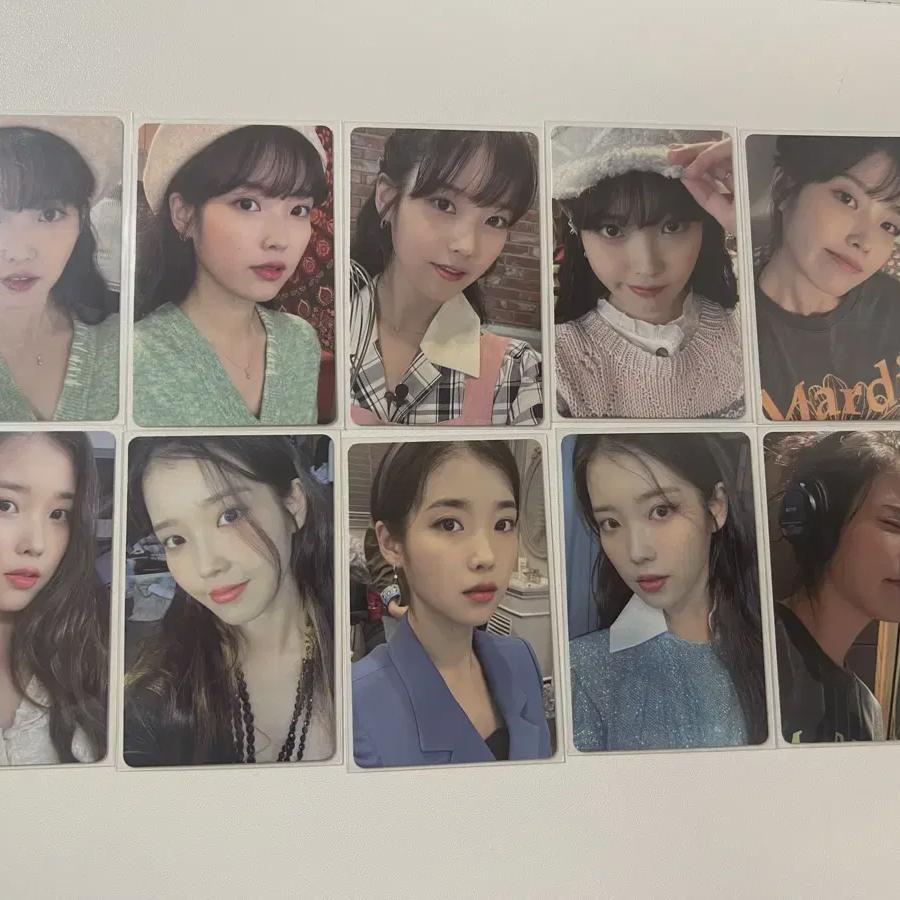 

Iu Strawberry Moon Photocard Set