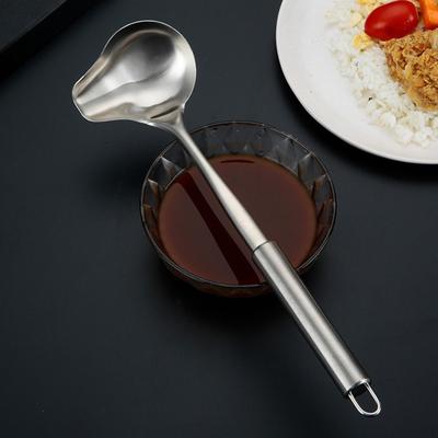 Cucchiaio da minestra con beccuccio versatore Salsa per servire sughi