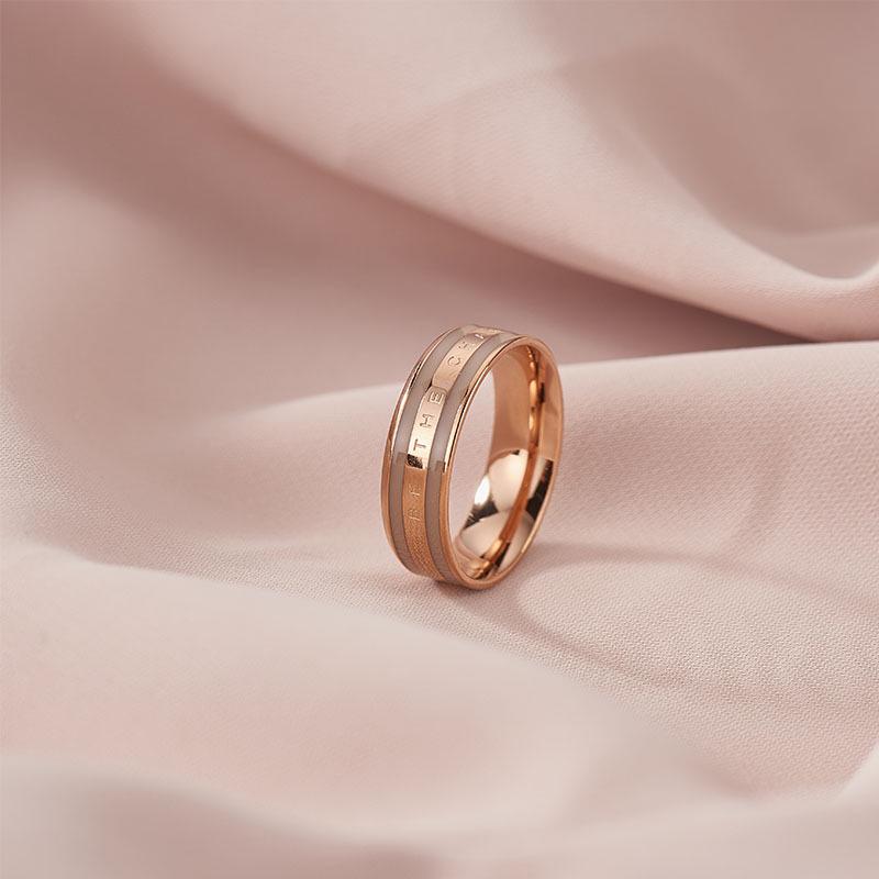 Pierścionek damski z szeroką opaską, czarny, epoksydowo-tytanowy, z cyframi rzymskimi