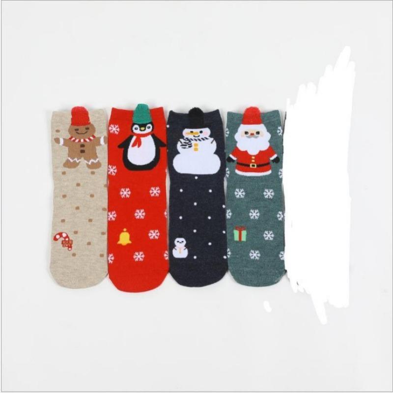 

4 пары женских милых рождественских носков, зимние милые рождественские носки, трехмерные мультяшные декоративные хлопковые носки средней длины, носки для рождественского подарка One Size
