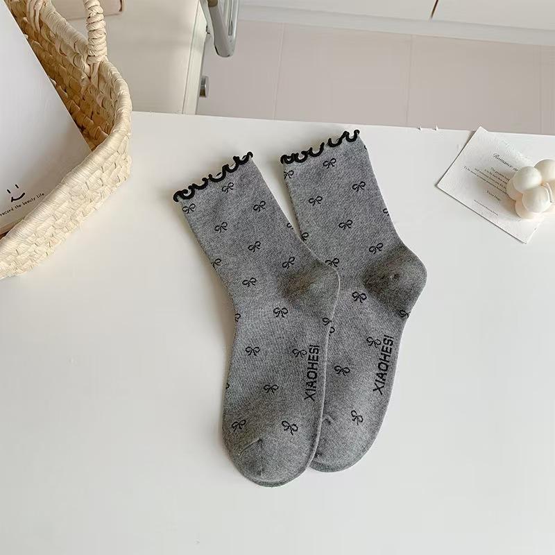 Women's Socks for Spring and Autumn: Retro Bow with Rolled-up Edges, Small Floral Patterns, Black Ear-trimmed Middle Tube, Pile Up Socks