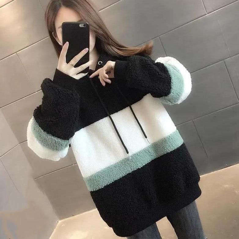 

Женский осенне-зимний плюшевый утолщенный свитер из овечьей шерсти, женский цвет соответствующего цвета, пальто средней длины, большого размера с капюшоном S чёрный