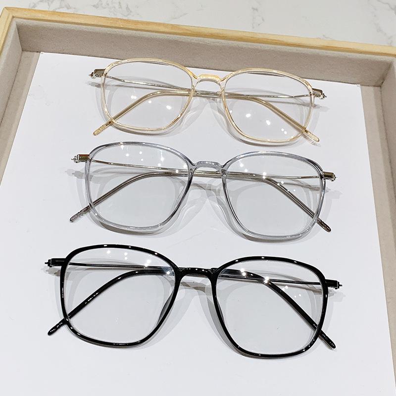 Ultra-Light Unisex Small Frame Myopia Glasses with Color-Changing, Anti-Blue Light, Fashionable Plano Lenses