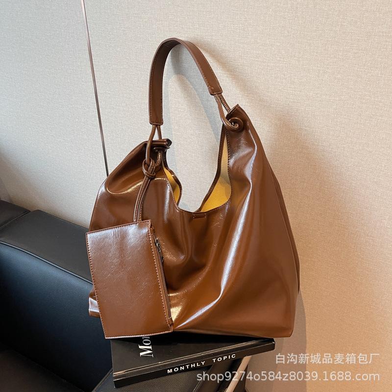 Korean version of large-capacity bag women's 2025 new fashion retro commuter tote bag retro class niche shoulder bag