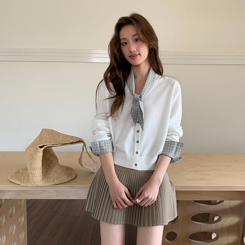 

MOXI Women s Korean Style V-neck Knitted Cardigan with Gift Scarf - Spring 2025 Collection One Size хакі