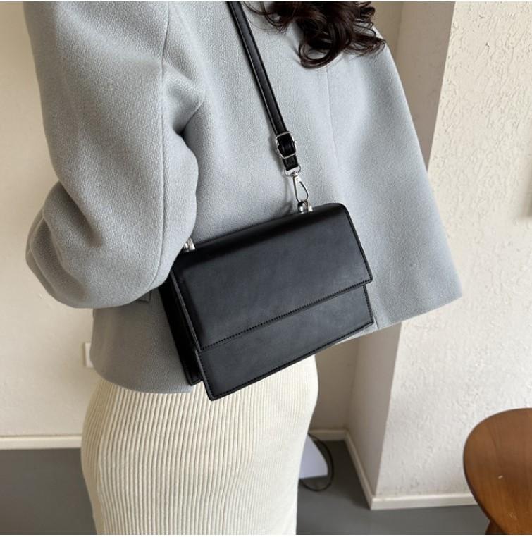 Elegant Minimalist Urban Style Small Shoulder Bag For Young Women Available In Four Colors