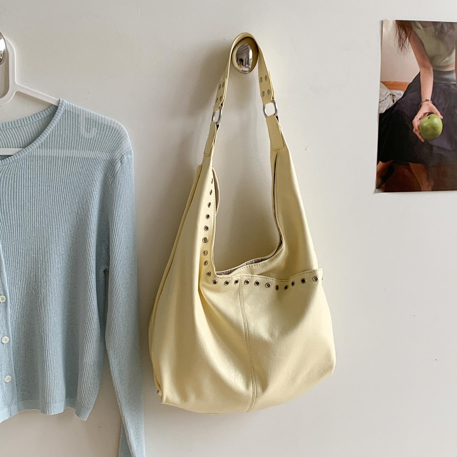 Korean Casual Commuting Rivet Horizontal Tote Bag Large Capacity Women s Retro Style High-end One-shoulder Underarm