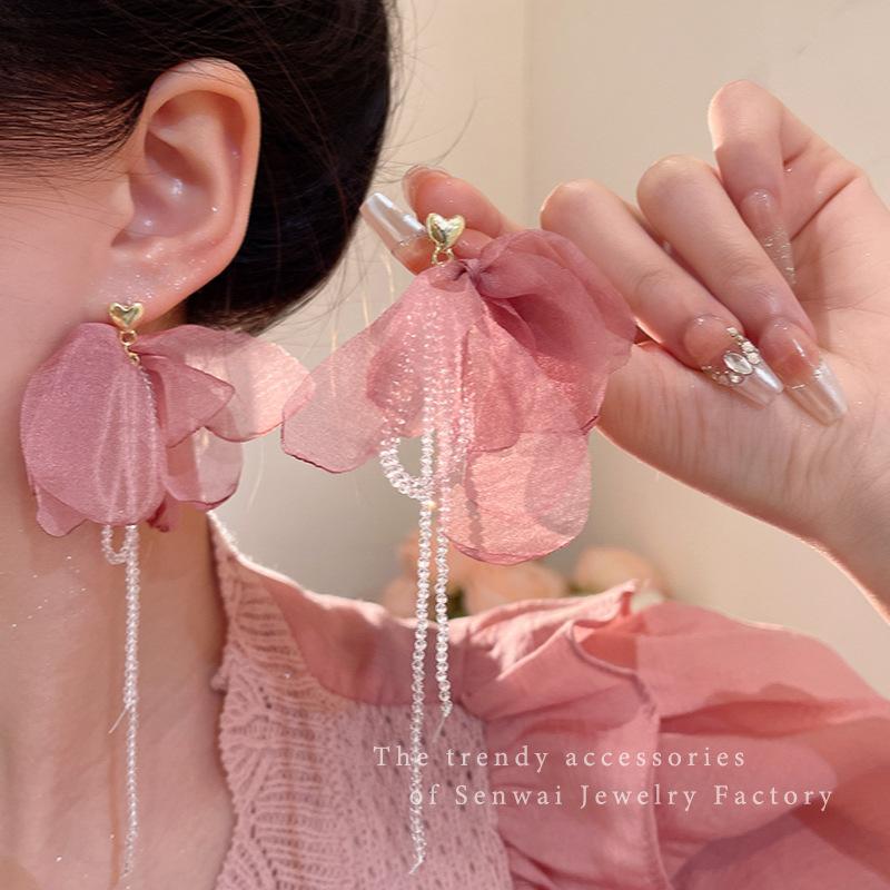 

Spring Story, Seaside Holiday Flower Fringed Earrings Women s Face Small Atmosphere Earrings Unique and Beautiful Earrings