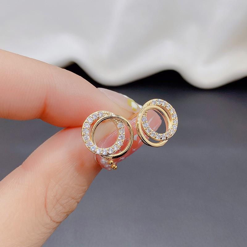 Korean Trendy Light Luxury Niche Earrings for Women - Versatile, Exquisite Fashion Design