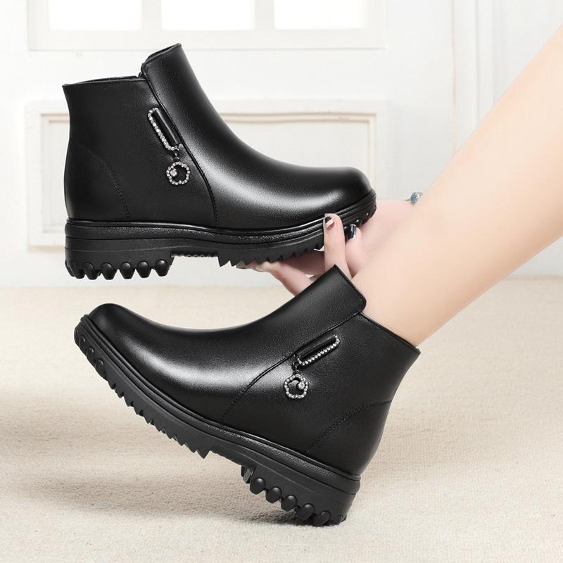 Mom Shoes Winter Velvet Cotton Shoes Thickened Wool Women's Cotton Boots Women's Short Boots Flat-soled Medium and Old Non-slip Boots Large Size