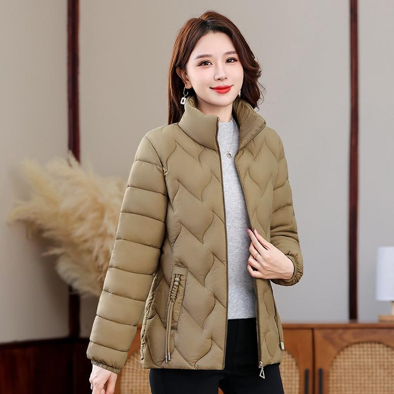 Padded-on Women's Short Winter Coat, Small Padded Jacket, Thickened Medium Mother's New Down Padded Jacket.