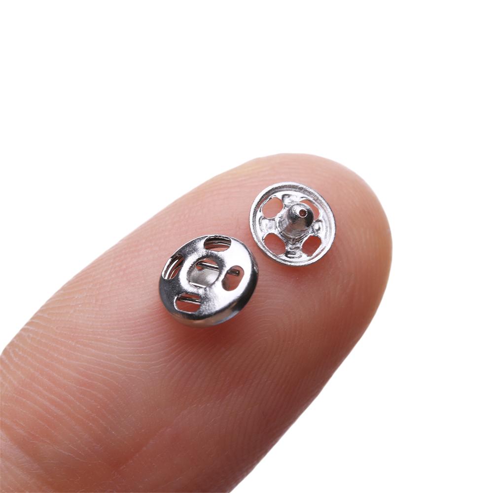 10/24 Stück Mini Knöpfe Puppenkleidung 5mm Runde Metallschnalle Unsichtbarer Druckknopf Cartoon Puppenkleidung Nähen DIY Handgemachtes Zubehör