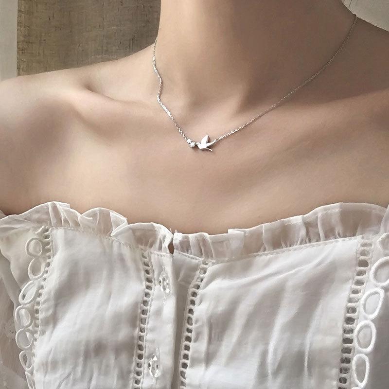 Kostenlose Weiße Taube Halskette mit Femininen Temperament, Waldstil Super Fee Zirkon Frisch Sanftes Mädchen Schickes Schlüsselbeinkettchen