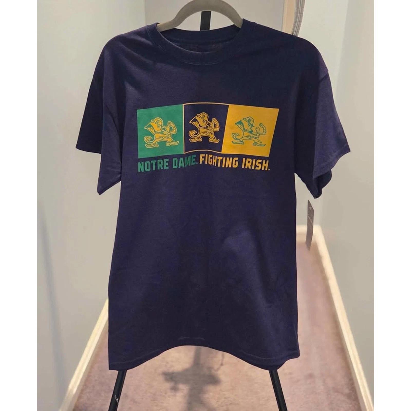 Notre Dame Fighting Irish Graphic Tee – Navy Blue (NWT) MEDIUM S