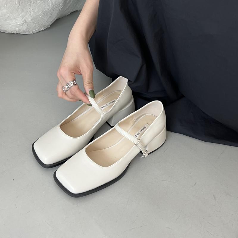 Marke Damen Absatzschuhe Mode Eckige Zehenpartie Damen Mary Jane Schuhe Weiche Sohle Ballerinas Luxus Flache Schnalle Damen Sandalen 2025
