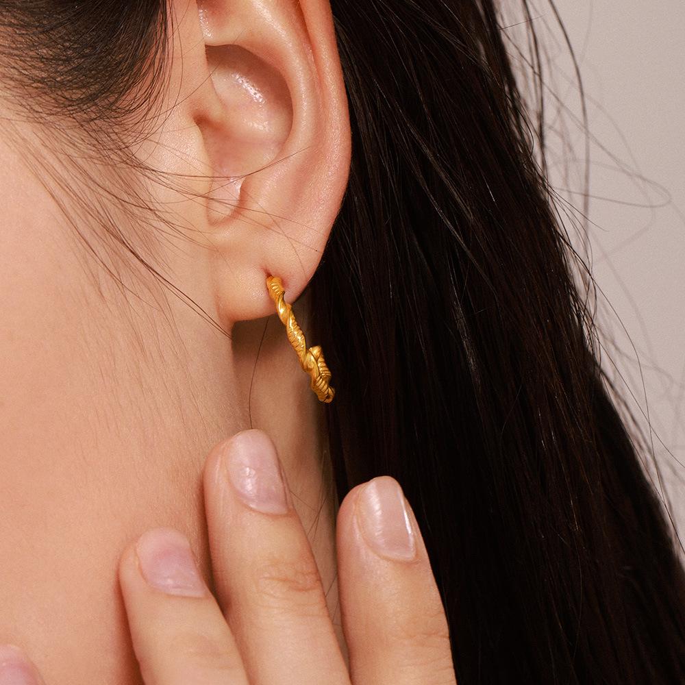 Qiong Yao Stainless Steel C-shaped Geometric Earrings: PVD Colorfast, High-end Fashion for Women