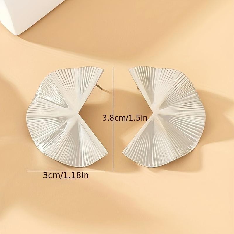 1 Pair of Fashionable European and American Style Fan-Shaped Stud Earrings with a Unique Design