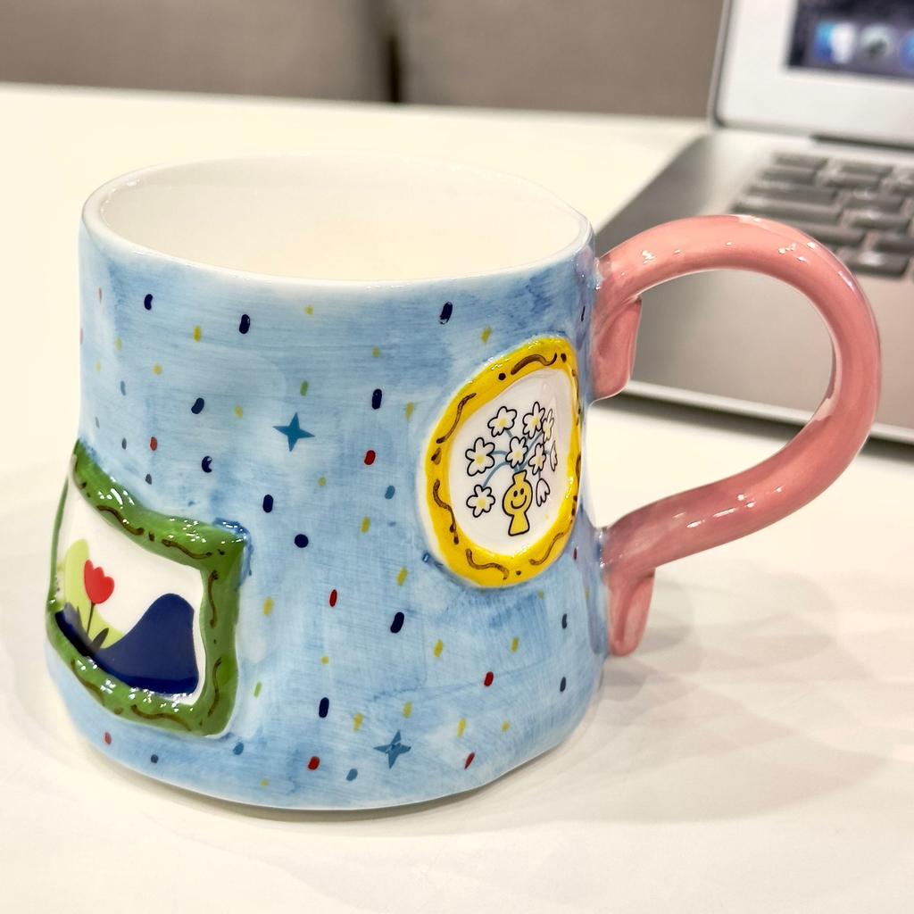 Tazza da caffè in ceramica a forma di cuore da cartone animato
