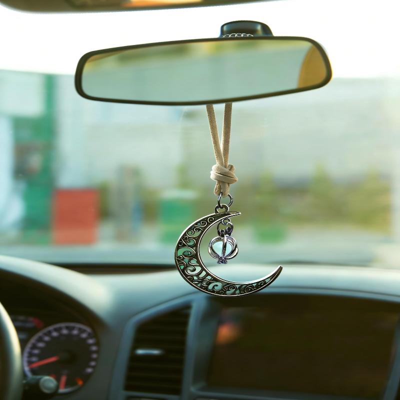 Mond Anhänger Auto Hängeornament – Hohl Sichel Design, Eingelegt Mit Leuchtstein, Elegante Rückspiegel Dekoration