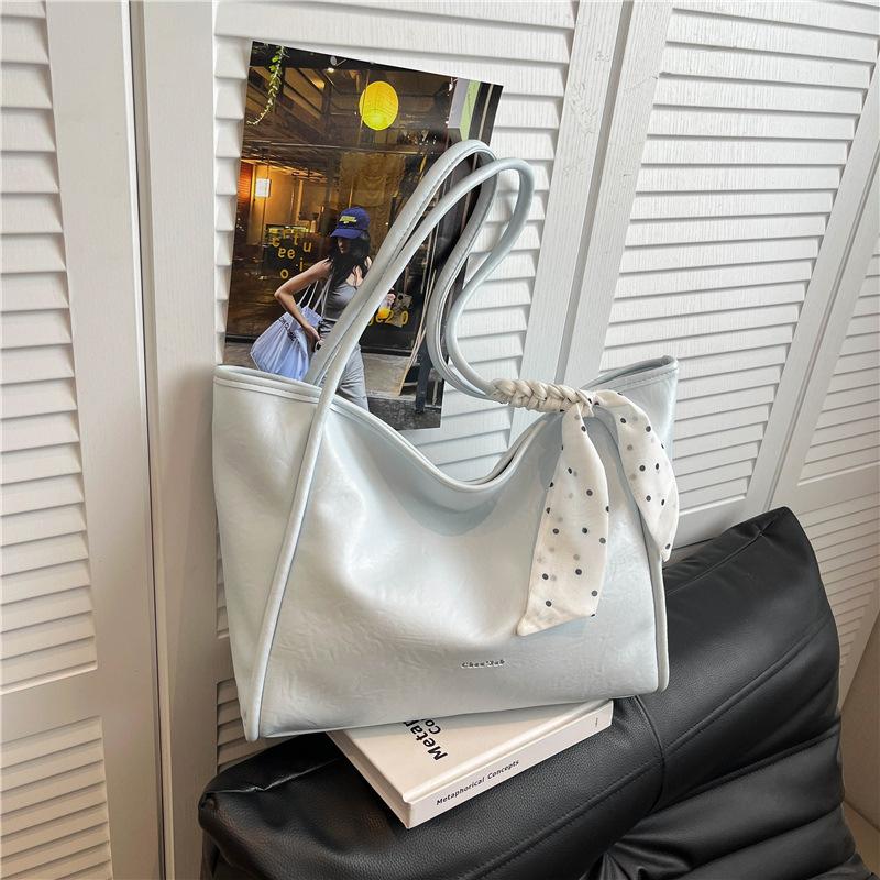 The New Korean Version Of The Large-Capacity Tote Bag, Women'S Trendy Fashion And Simple Shoulder Bag, Commuter Solid Color Handbag.