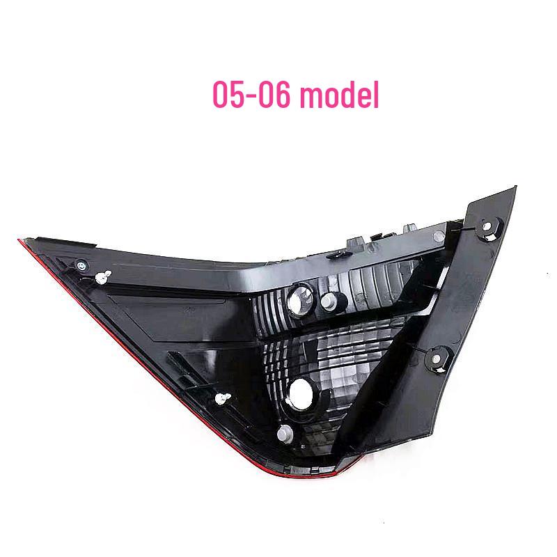 

Fits 2005-2008 Odyssey: Rear Taillight Shell, Brake & Turn Signal, Anti-Collision 07-08, Passenger Side (Right)