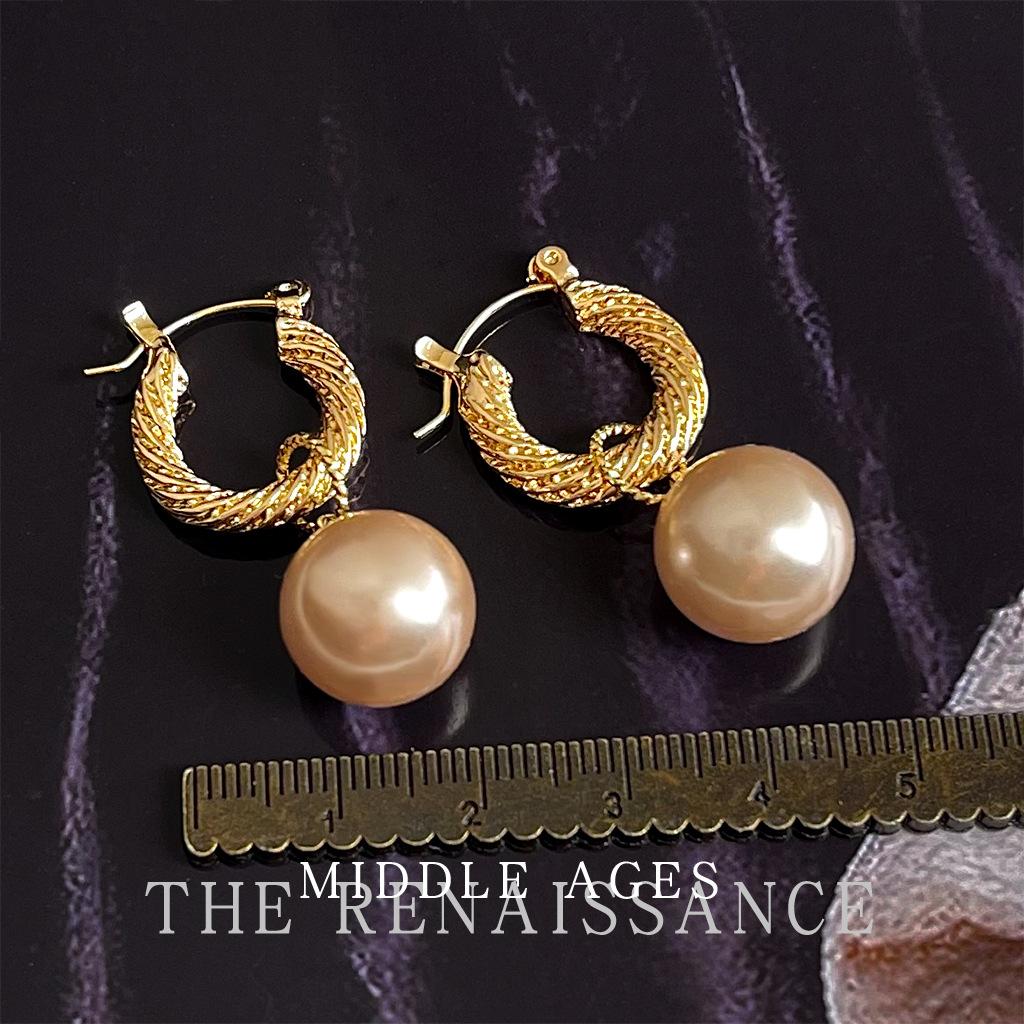 Light Medieval French Retro Pearl Earrings Twist Pattern Ear Buckles Light Luxury Court Style Earrings